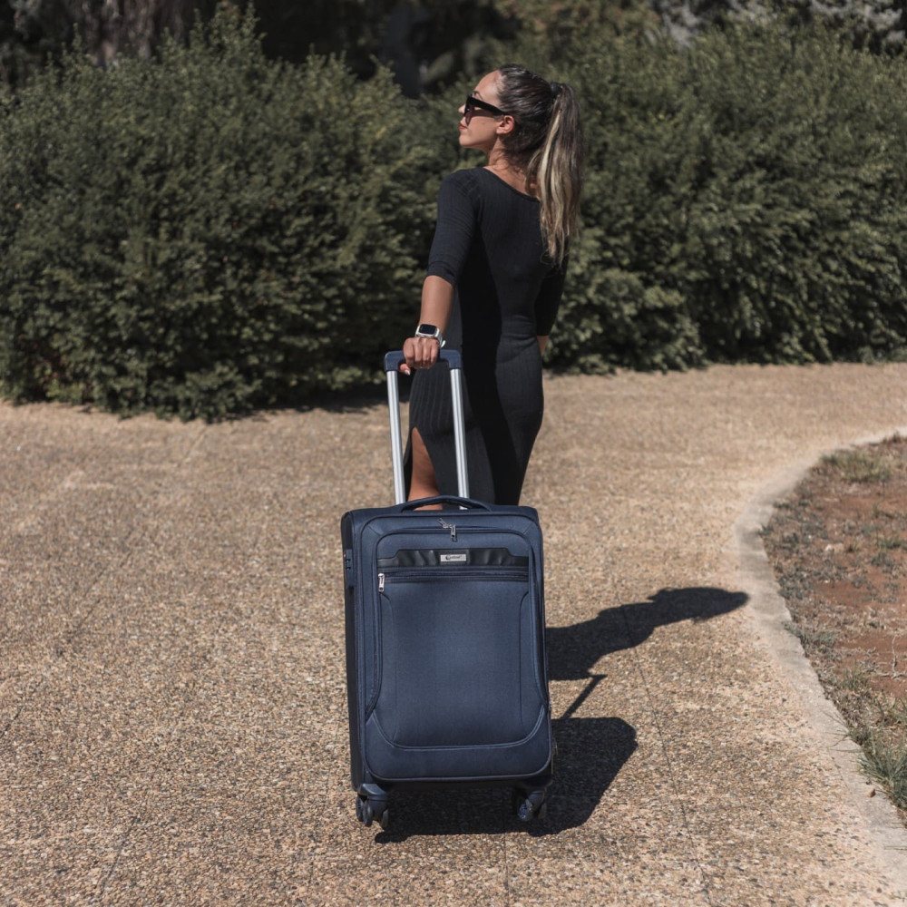 Βαλίτσα trolley Cardinal μικρή μεσαία 3300 50/60cm σκούρο μπλέ Βαλίτσα trolley Cardinal μικρή μεσαία 3300 50/60cm σκούρο μπλέ