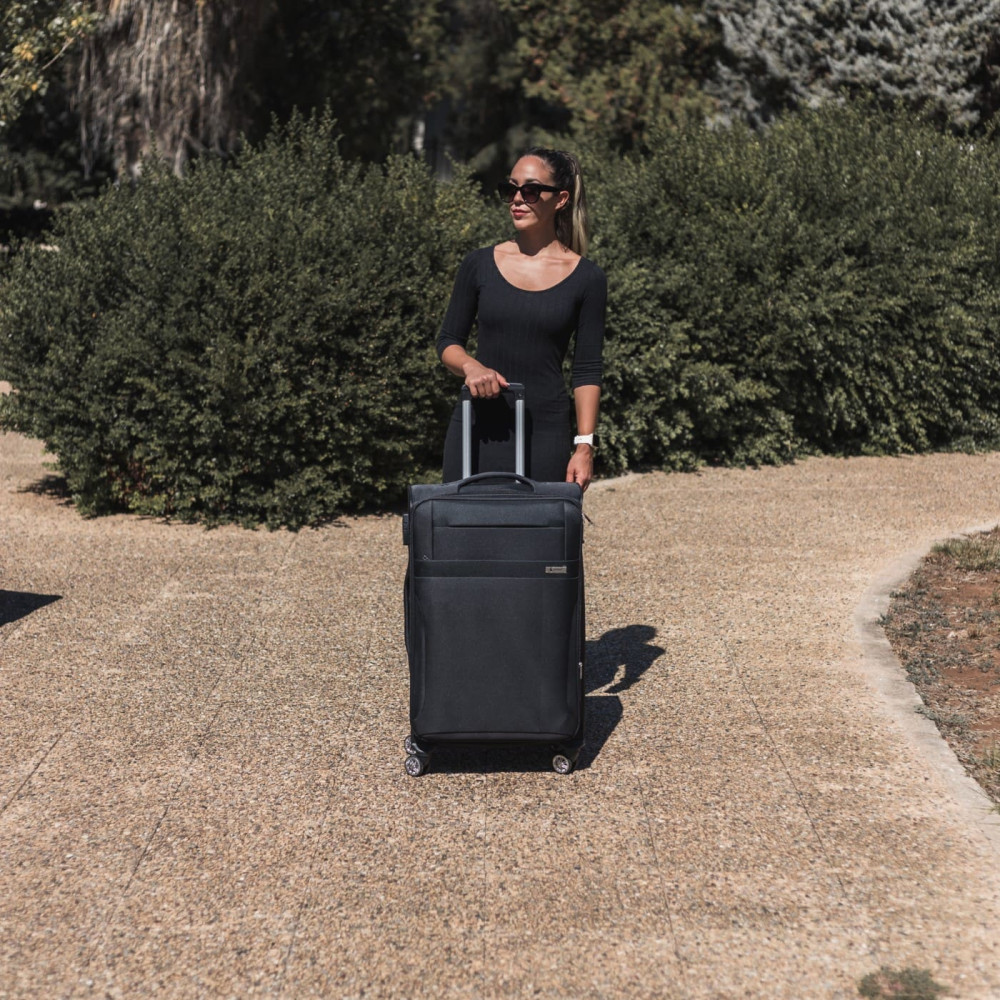 Βαλίτσα trolley Cardinal μεσαία μεγάλη 3400 60/70cm μαύρη Βαλίτσα trolley Cardinal μεσαία μεγάλη 3400 60/70cm μαύρη