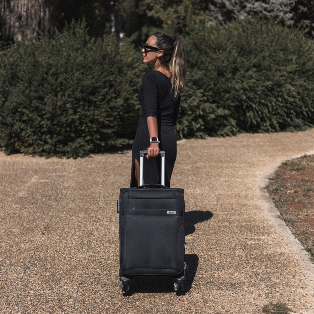 Βαλίτσα trolley Cardinal μικρή μεσαία 3400 50/60cm μαύρη Βαλίτσα trolley Cardinal μικρή μεσαία 3400 50/60cm μαύρη