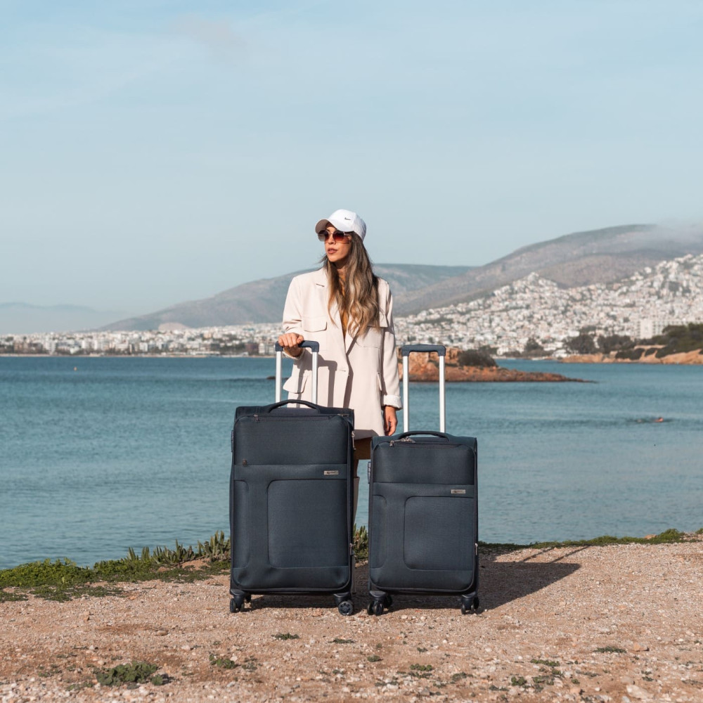 Βαλίτσα trolley Cardinal μεσαία μεγάλη 3800 60/70cm σκούρο μπλέ Βαλίτσα trolley Cardinal μεσαία μεγάλη 3800 60/70cm σκούρο μπλέ